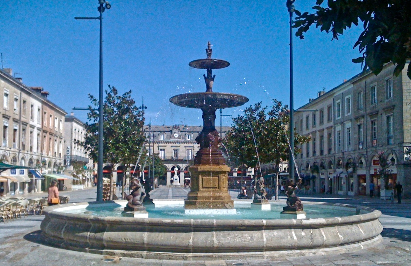 fountain statue scenry